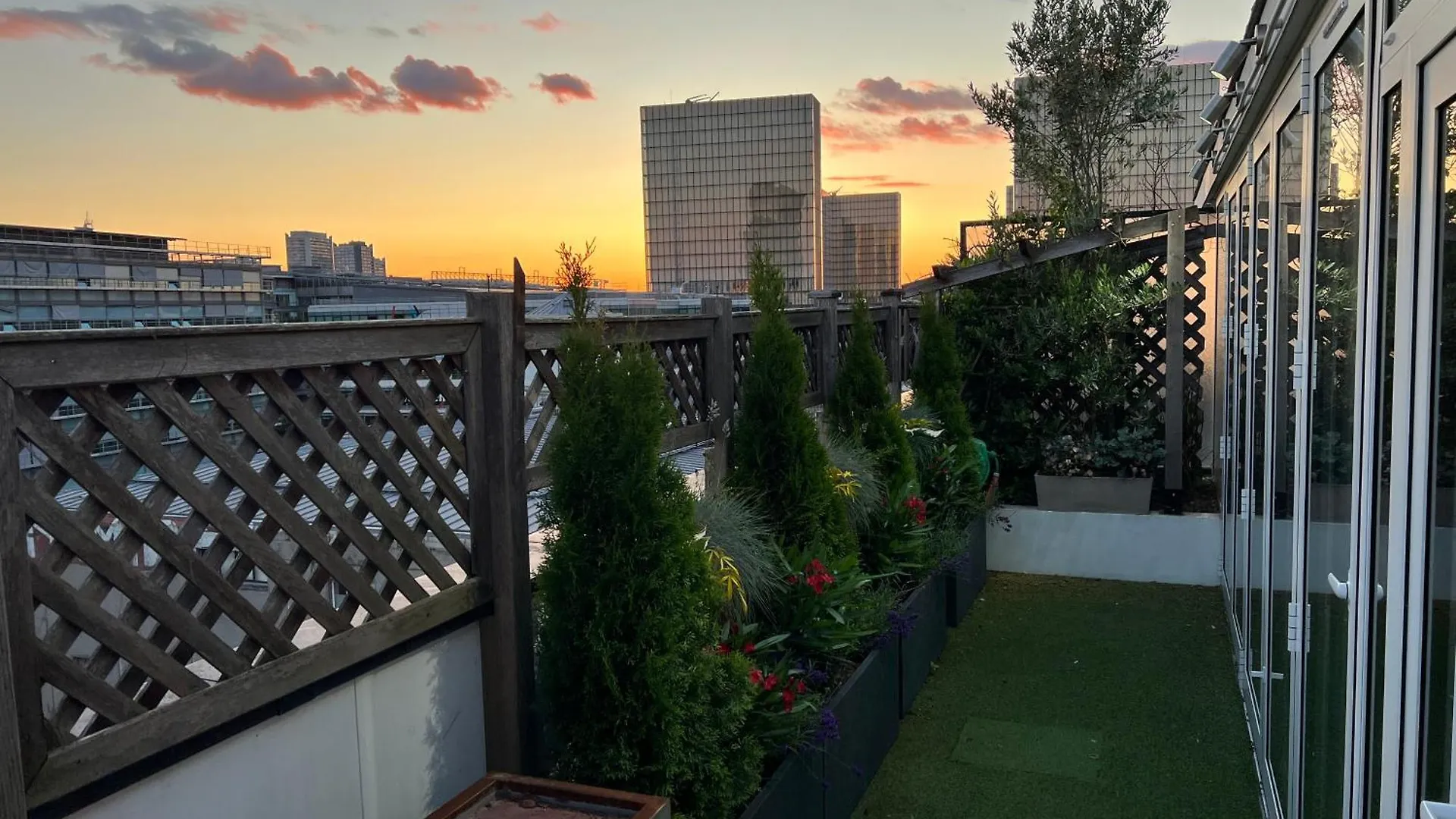 Duplex Terrasse Au Soleil Apartment Paris